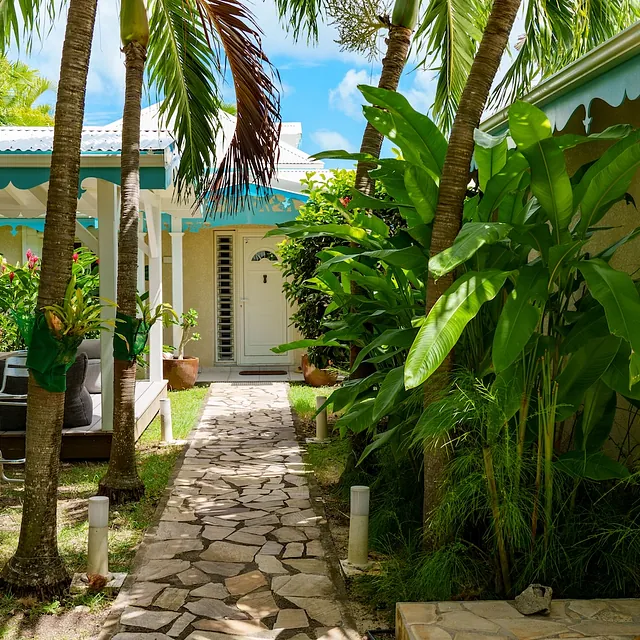 location villa guadeloupe carbet dans un jardin tropical en Guadeloupe dans une villa pour 8 personnes 